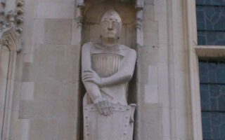 Beeld van Boudewijn I van Vlaanderen aan de gevel van het stadhuis van Brugge