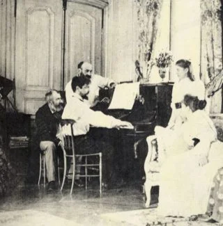 Claude Debussy aan de piano in 1893