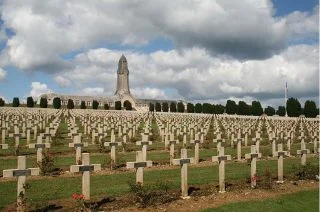 De begraafplaats en het Ossuarium van Douaumont, in de Franse plaats Verdun - Foto: Cc/Jean-Pol GRANDMONT