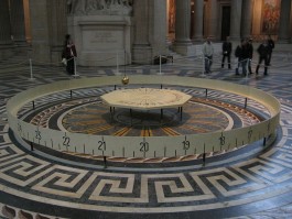 Pendule van Foucault in het Panthéon in Parijs