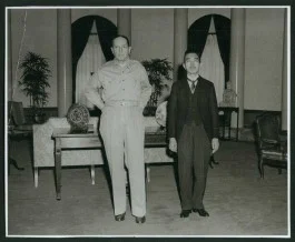 Douglas MacArthur en Hirohito