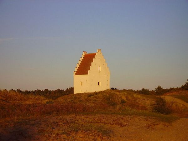 'Den tilsandede kirke' in Denemarken - Foto: CC/Zairon