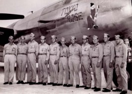 Tokyo Rose werd steeds populairder. Er werd zelfs een Amerikaans militair vliegtuig naar hem vernoemd - Foto: September, 1944 (atheyfamily.org)