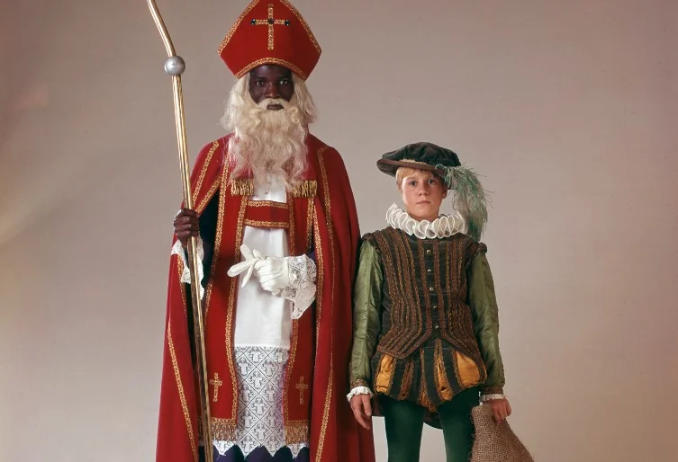 Zwarte Sint en Witte Piet - Foto: Nationaal Archief / Spaarnestad Photo / De Boer