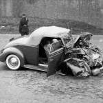 De auto van prins Bernhard na de botsing, 1937