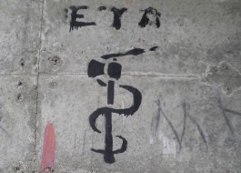 Symbool van de ETA op een muur in Spanje - Foto: CC/Joxemai