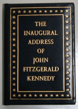 The Inaugural Adress of John Fitzgerald Kennedy, President of the United States. Worcester: Achille J. St. Onge, 1961, 1963 – 7 x 5 cm. – Museum Meermanno