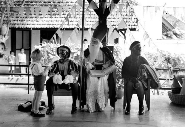 Sinterklaas op de Montessorischool in Malang, Java, 1935 - Foto: Wiki / Tropenmuseum