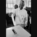 Nelson Mandela brengt zijn stem uit, 1994