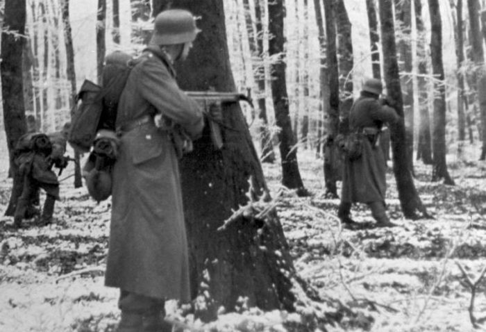 Duitse soldaten tijdens het Ardennenoffensief. © Bundesarchiv