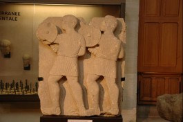 Twee Iberische krijgers - Reliëf uit de tweede eeuw voor Christus (Nationaal Archeologisch Museum, Saint-Germain)