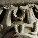 Bokkenrijders op een 12e-eeuws kapiteel in de abdij van Mozac