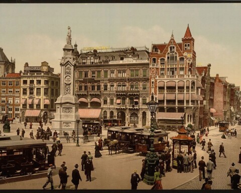 De Dam in Amstedam met 'Naatje van de Dam' rond 1890 (Library of Congress)