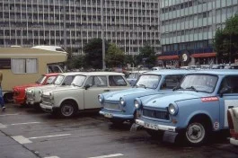 Trabantjes in de DDR - Foto: CC/fdecomite