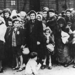 Hongaarse Joden, kort na aankomst in Auschwitz, mei 1944 - Foto: CC / Bundesarchiv