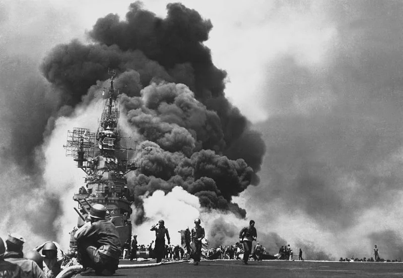 Kamikazeaanval op de USS Bunker Hill