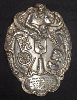 Zilveren gildeplaat van het Sint Josephs- of timmermansgilde door H.C. Brechtel, 1667 – Haags Historisch Museum