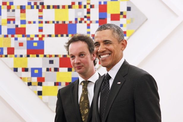 De Amerikaanse President Obama en Benno Tempel, directeur van het Gemeentemuseum Den Haag