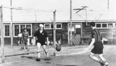 Voetballen in Kamp Westerbork (Herinneringscentrum Kamp Westerbork)