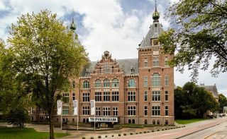 Tropenmuseum in Amsterdam (CC BY-SA 4.0 - Jakob van Vliet - wiki)