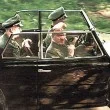 Adolf Hitler wordt na de eerste steenlegging van de Volkswagen-fabriek in 1938 door zijn vaste chauffeur Erich Kempka rondgereden in een Kever cabriolet met achterin Heinrich Himmler.