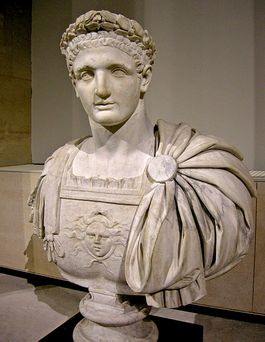 Buste van keizer Domitianus in het Louvre in Parijs - cc