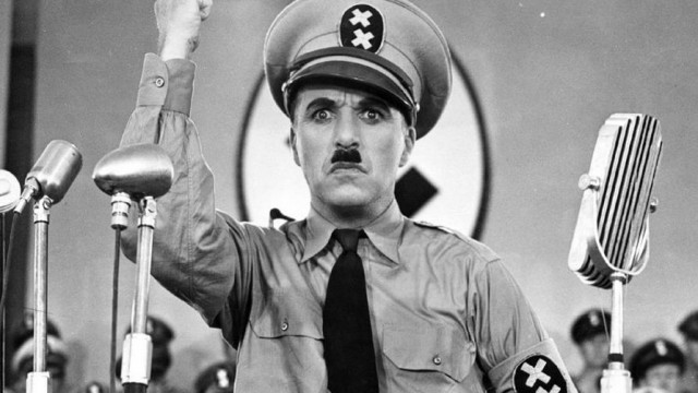 Charlie Chaplin als ‘Adenoid Hynkel'