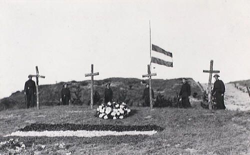De eerste herdenking, mei 1946 (Erepeloton Waalsdorp)