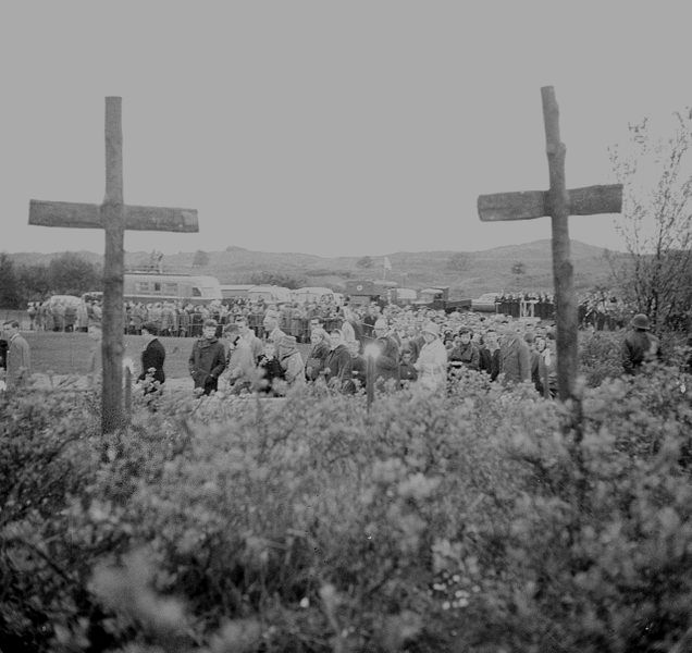 Herdenkingskruizen op de Waalsdorpervlakte, 1961 (CC-Anefo)