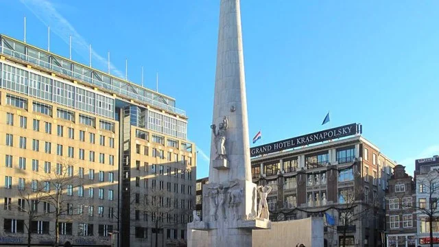 Het Nationaal Monument op de Dam - cc