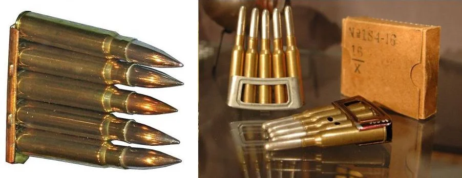 Links 7,92 mm clip voor Mauser 98K, rechts M.95 (oefen)munitie (foto: www.grebbeberg.nl -bewerkt, patronen niet op dezelfde schaal)
