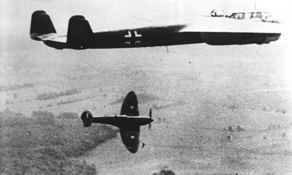 Slag om Engeland - Een Spitfire valt een Dornier Do 17 aan