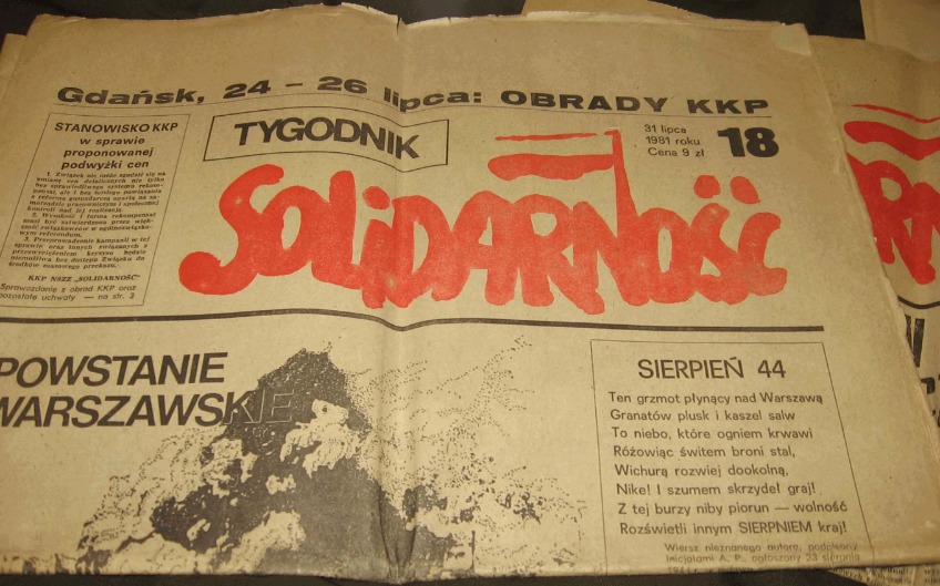 Solidarnośćkrant uit juli 1981, met artikel over de Opstand van Warschau