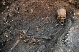 Resten van Richard III zoals die onder de parkeerplaats aangetroffen werden - Afb: Antiquity