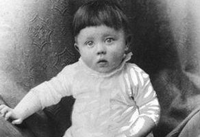 Adolf Hitler als baby