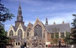 De Oude Kerk gezien vanaf de Oudezijds Voorburgwal - cc