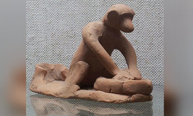 Een aap die deeg kneedt Archeologisch Museum Sozopol
