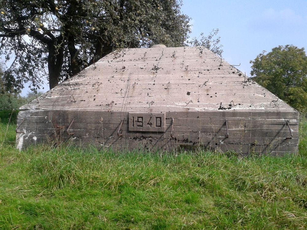 Eén van de overbekende 'piramidebunkers', die hier voor tijdens de mobilisatie van 1939-1940 zijn neergezet. (Kevin Prenger)