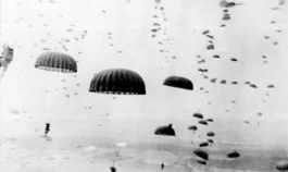 Parachutisten tijdens operatie Market Garden (Publiek Domein - wiki)