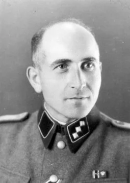 De portretfoto die SS-Untersturmführer Maximilian Grabner liet maken door Wilhelm Brasse. (Bron: Staatsmuseum Auschwitz-Birkenau)