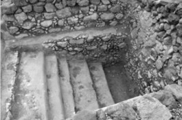 Waterbassin in Qumran. Aanvankelijk geïnterpreteerd als ritueel bad, maar intussen veronderstelt men dat er pottenbakkersklei in gezuiverd werd.