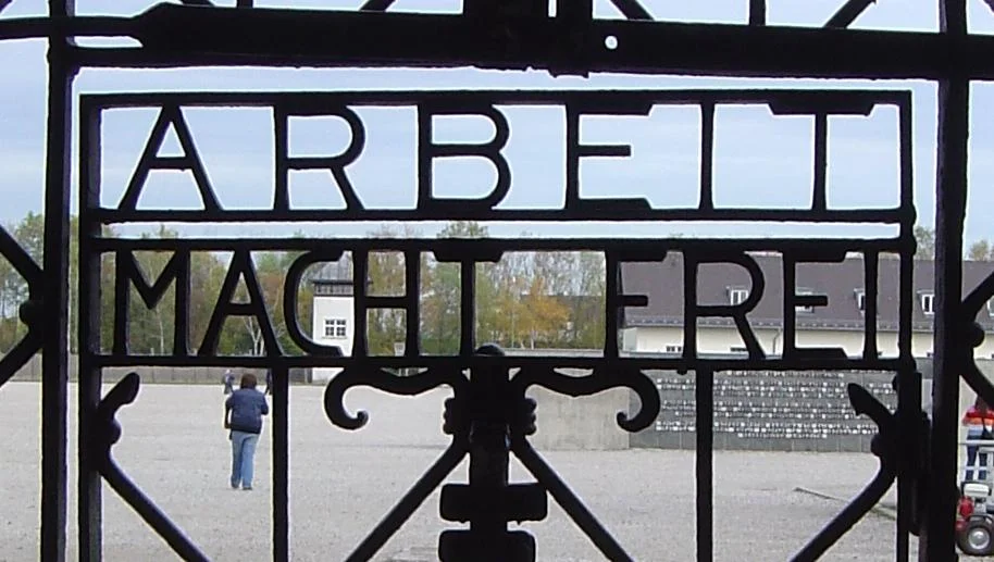 Gietijzeren poort van Dachau - cc
