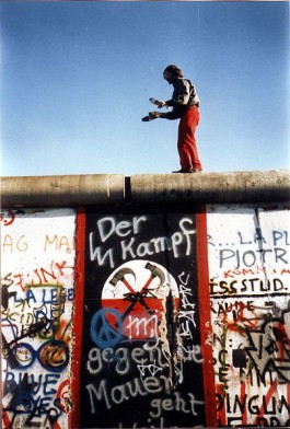 Jongleren op de Berlijnse Muur (1989) - cc