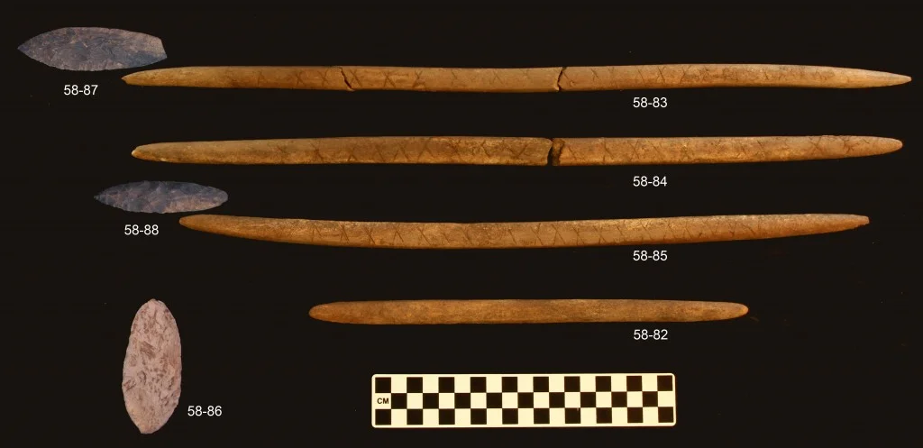 Objecten die in het graf zijn gevonden (Universiteit van Alaska)