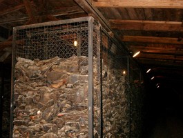 Schoenen van gevangenen van concentratiekamp Majdanek - cc