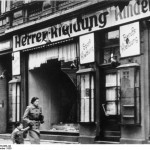 Vernielde winkel in Magdenburg (cc - Bundesarchiv)