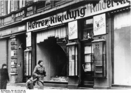 Vernielde winkel in Magdenburg (cc - Bundesarchiv)