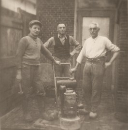 Italiaanse terrazzowerkers in Den Haag, 1936. Collectie IISG