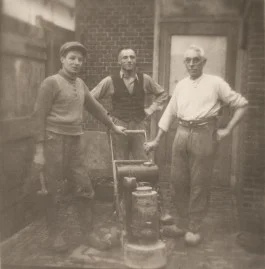 Italiaanse terrazzowerkers in Den Haag, 1936. Collectie IISG