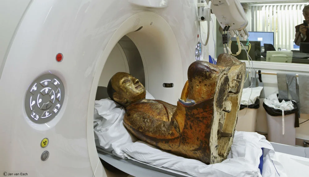 De mummie werd onder meer met een CT-scan onderzocht (MMC / Jan van Esch)